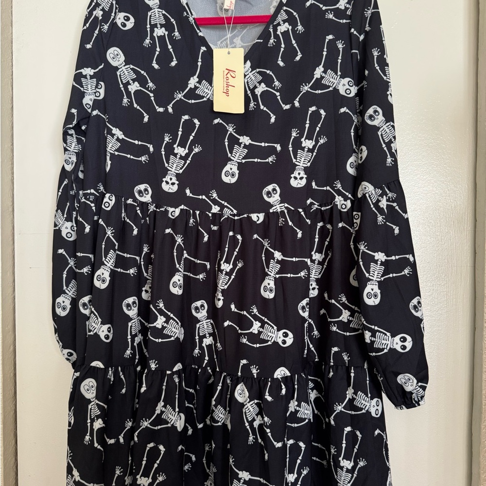 NWT Halloween Black white Dress all over Skeleton design size L Large size 8-10